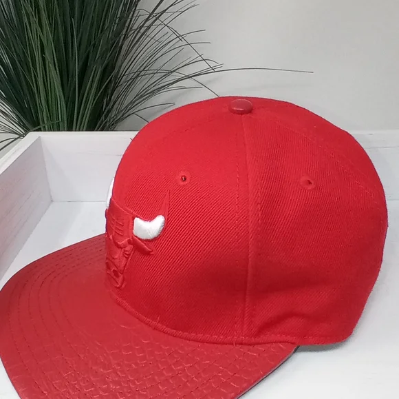 Chicago Bulls Adjustable Faux Leather Bill With NBA Logo Cap - Picture 6 of 10